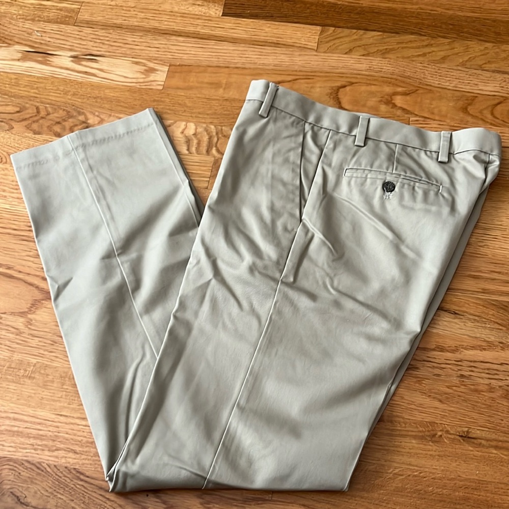 33x34 Dockers Khakis